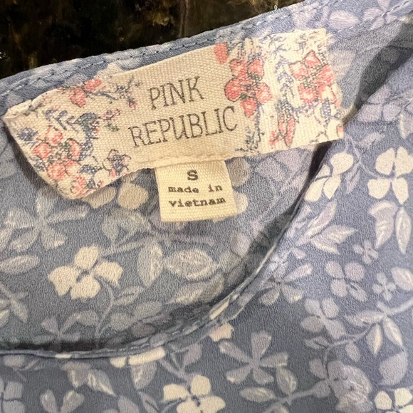 Pink Republic Light Blue/Periwinkle/White Delicate Floral Print Top - Picture 2 of 14